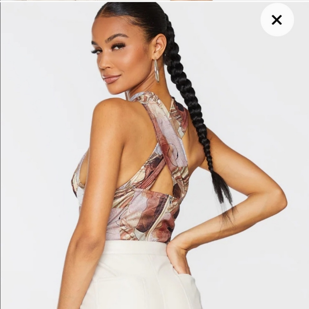 PrettyLittleThing Halter top - Picture 2 of 4